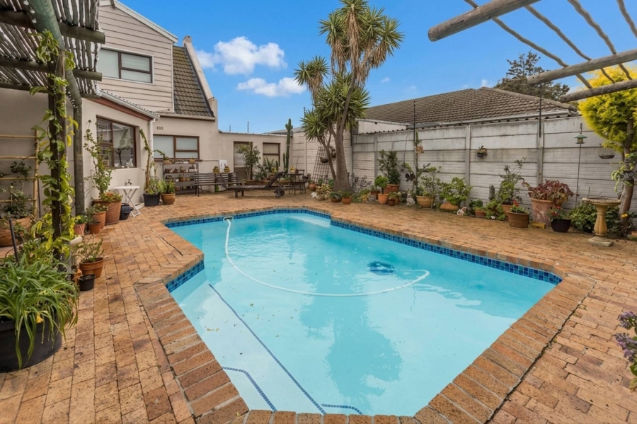 6 Bedroom Property for Sale in Tijgerhof Western Cape